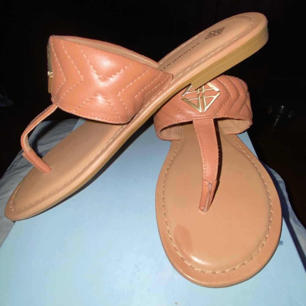 Antonio Melani Thong Sandals size 6